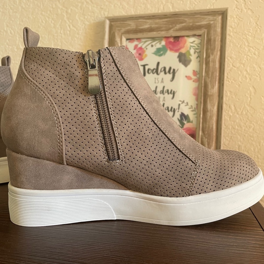 Sneaker wedge